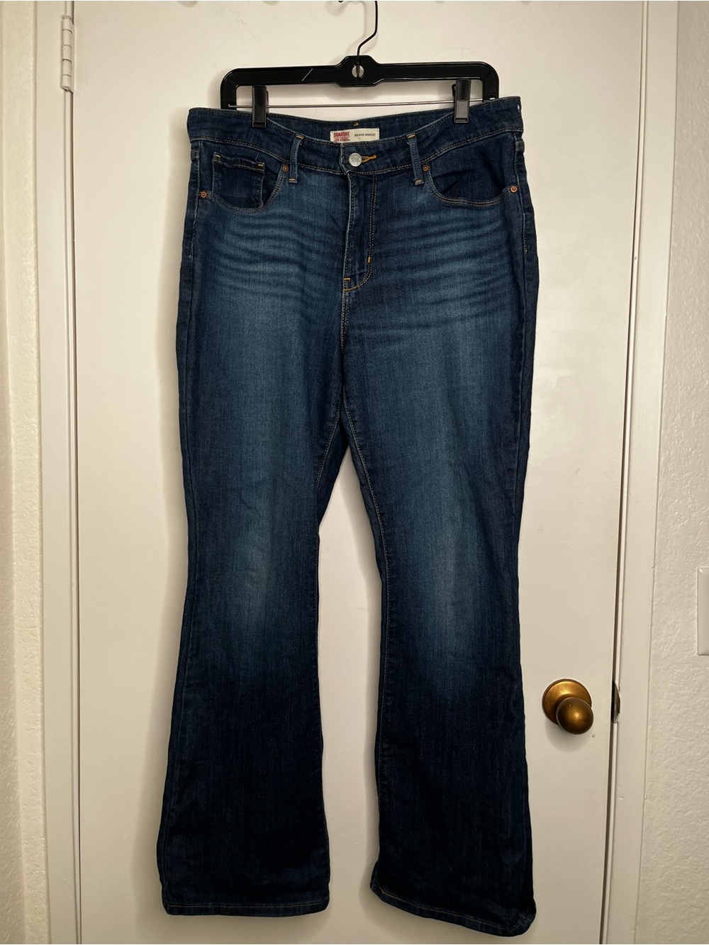 Signature By Levi Strauss & Co Womens Mid-Rise Boot Cut Jeans 10 Short Blue